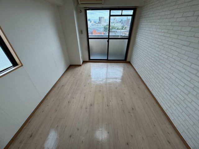 シャルル上新庄の居間・リビング