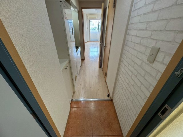 シャルル上新庄の玄関