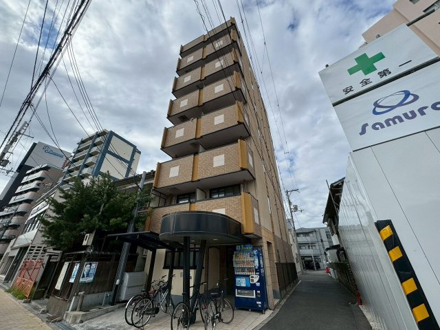 シャルル上新庄の外観