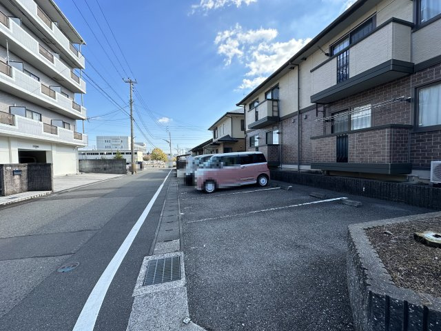ＢＬＵＥ南金田の駐車場