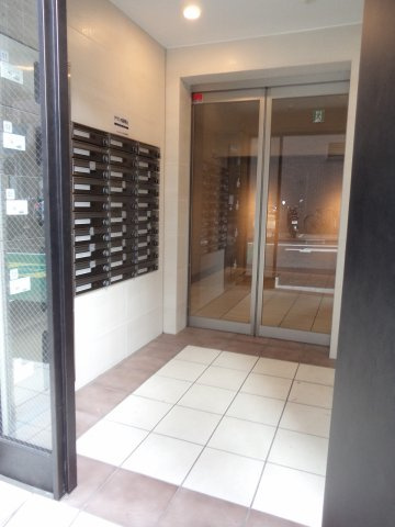 アイルプレミアム千駄木のエントランス