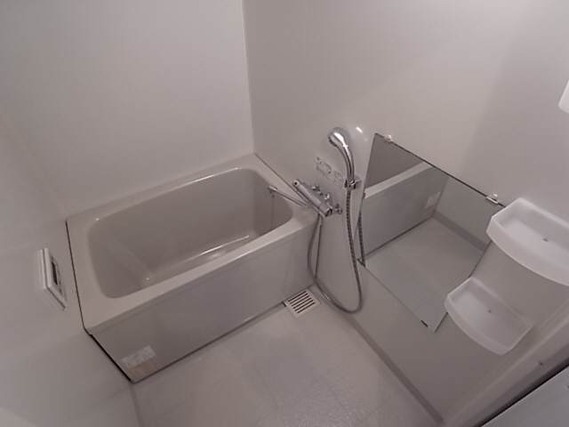 エスティ・ロアール神戸駅前の浴室