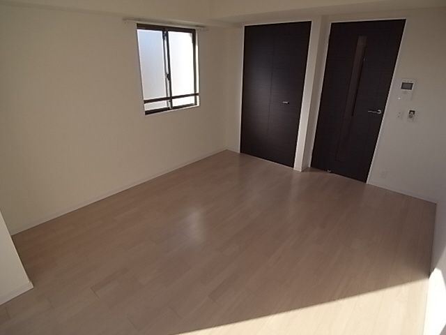 エスティ・ロアール神戸駅前の洋室