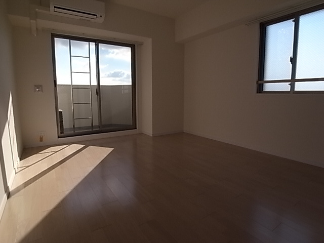 エスティ・ロアール神戸駅前の居間・リビング