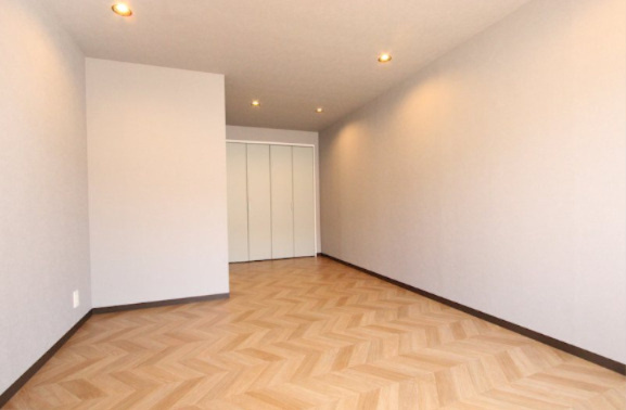 タウニィ・岩沢の設備|洋室　11帖にクローゼット。広くて使いやすい