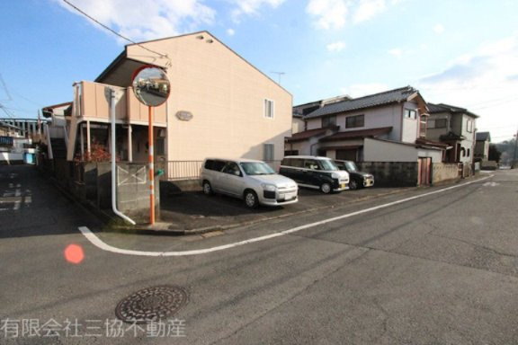 タウニィ・岩沢の駐車場|敷地内駐車場1台分付き