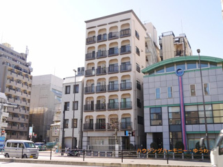 【外観】 | モダンでスタイリッシュな印象を与えるグレーを基調とした外観。