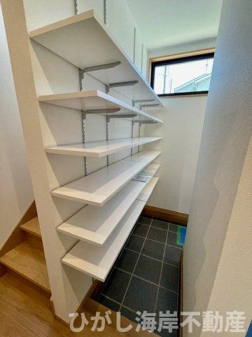 小田原市久野　新築戸建の設備|シューズインクローク