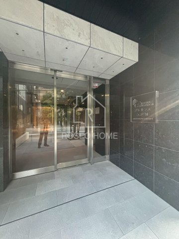 プレサンス江戸堀のエントランス