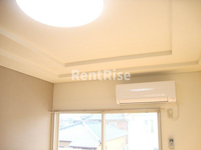 コーポラス美和|エアコンと照明器具