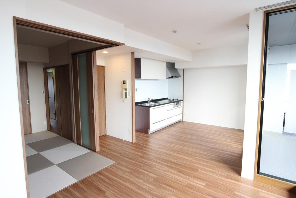 アルカディア八木の居間・リビング|可動式間仕切りのLDKと和室