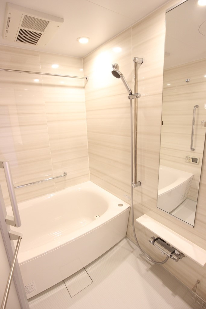 アルカディア八木の浴室|浴室乾燥暖房機付きのバスルーム