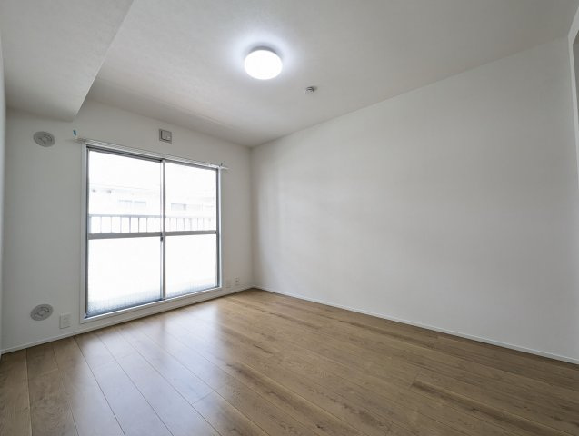 【洋室】 | コープ野村香椎駅東 B棟 | 6帖の洋室。専用のバルコニー付きの明るいお部屋です