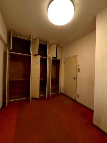 ニューライフ狛江のその他|洋室①、収納あります♪