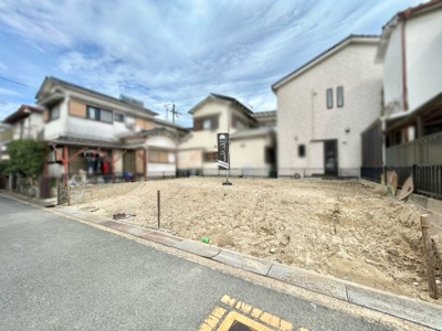 【前面道路含む現地写真】 | 八幡市八幡舞台　土地 | （株）ゆいホームでは、ご購入・ご売却・住宅ローンなどのあらゆるご相談にお応えします。 もちろん相談は無料です！まずはお気軽にお電話下さい。