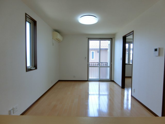 THサルーテ　Aの居間・リビング|イメージ写真202号室