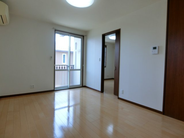 THサルーテ　Aの居間・リビング|イメージ写真202号室