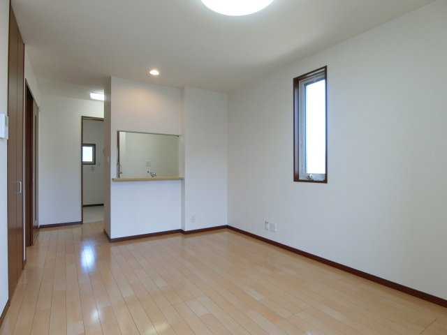 THサルーテ　Aの居間・リビング|イメージ写真202号室