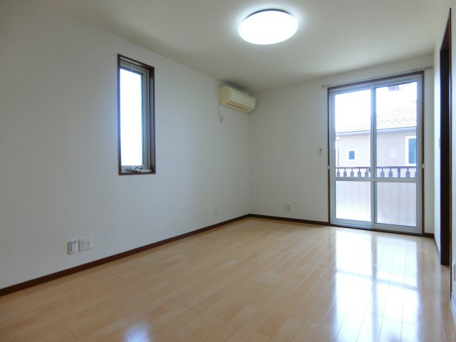 THサルーテ　Aの居間・リビング|イメージ写真202号室