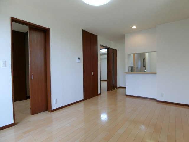 THサルーテ　Aの居間・リビング|イメージ写真202号室