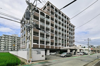 【外観】 | 駅まで徒歩5分の好立地です。近隣駐車場確保済みなので車をお持ちの方でも安心です
