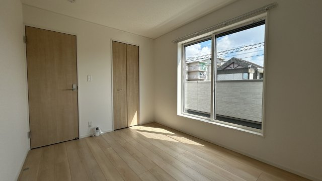 サウスサウンドの寝室|風通しも良い寝室です☆