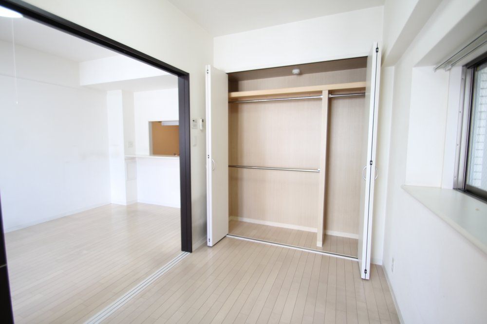 ラムール南森町アーバネックスの収納|ラムール南森町アーバネックス　クローゼット