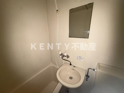 【洗面所】 | KTプラザ | 明るい洗面所です