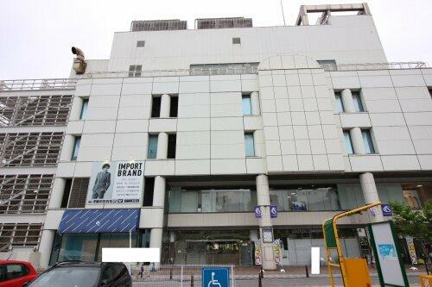 さいか屋・横須賀店まで160m