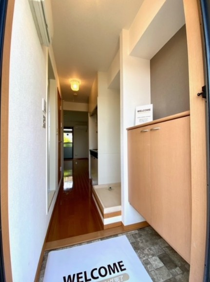 クレセント経堂の玄関