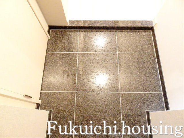 ＡＺＡＬＥＴＹ上北沢「アザレティー」の玄関