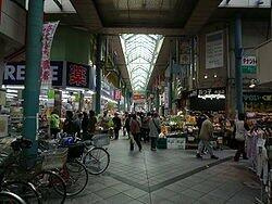 衣笠仲通り商店街まで631m