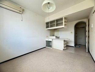 約5帖のお部屋でございます。