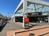 西友馬堀店まで878m