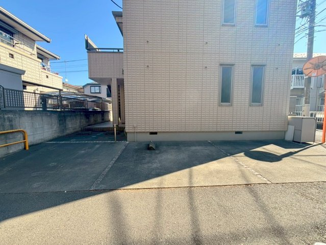 メゾン静の駐車場
