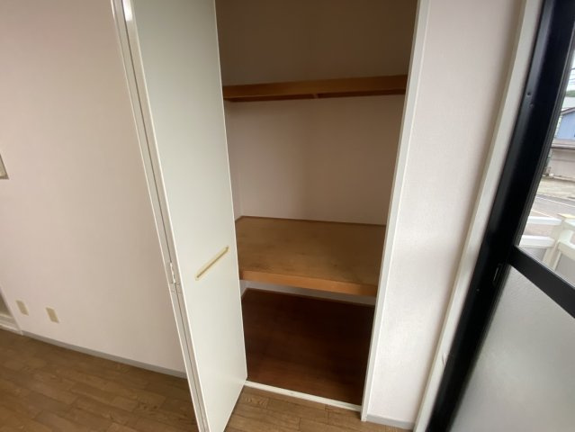 長岡市中貫町１丁目のアパートの収納