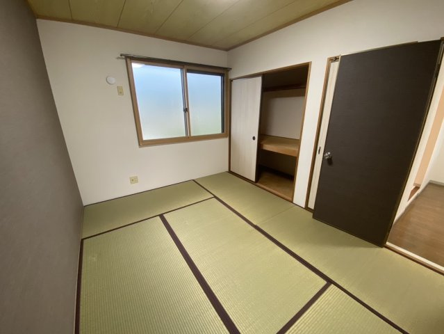 長岡市中貫町１丁目のアパートの和室