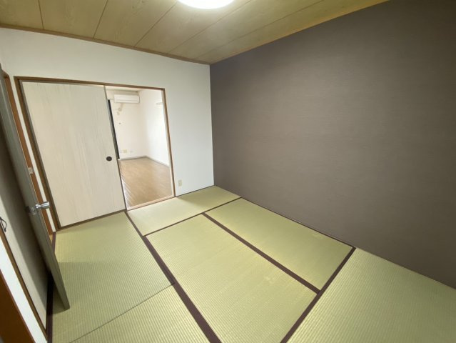 長岡市中貫町１丁目のアパートの和室