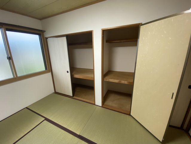 長岡市中貫町１丁目のアパートの和室