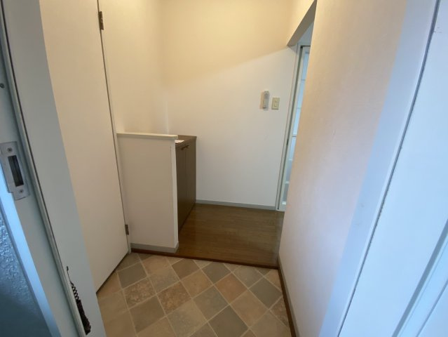 長岡市中貫町１丁目のアパートの玄関