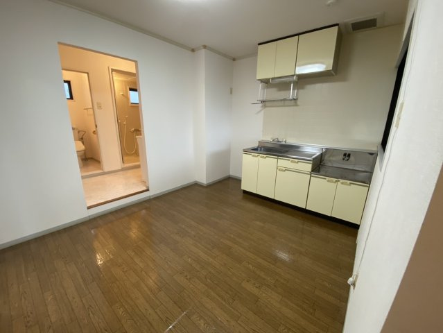 長岡市中貫町１丁目のアパートのキッチン
