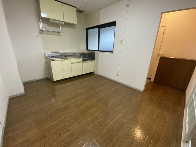 長岡市中貫町１丁目のアパートのキッチン