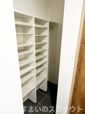 【収納】 | 南区川沿1-6タウンハウス | 玄関のシューズクローク
