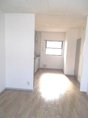 サンエミネントの居間・リビング