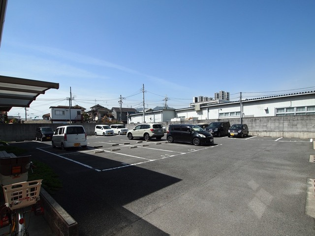 ＰｉｎｅＲｏｏｔｓ良福寺Ｂの駐車場