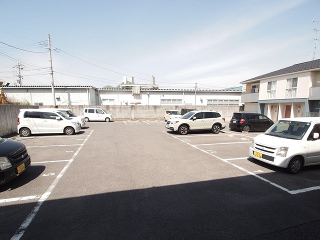 ＰｉｎｅＲｏｏｔｓ良福寺Ｂの駐車場