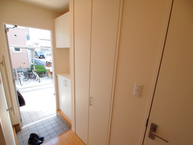 ＰｉｎｅＲｏｏｔｓ良福寺Ｂの玄関