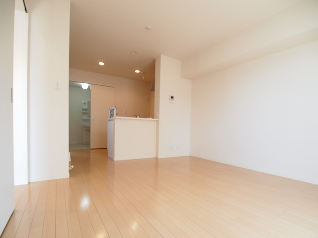 ＰｉｎｅＲｏｏｔｓ良福寺Ｂの居間・リビング