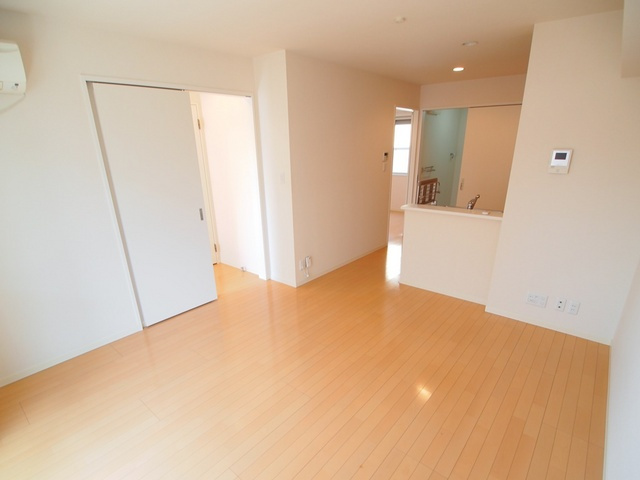 ＰｉｎｅＲｏｏｔｓ良福寺Ｂの居間・リビング