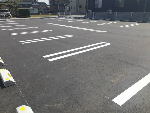 ラ・ルミエールの駐車場|駐車スペースもあります